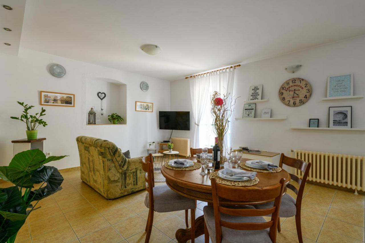 Apartman Aleksandra Pula Zewnętrze zdjęcie